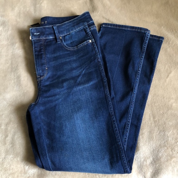 White House Black Market- The Straight Crop - Picture 3 of 8